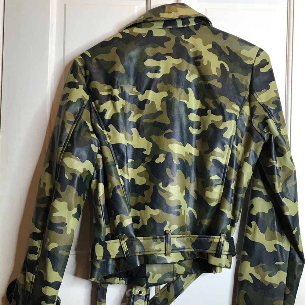 Very Nice Light Weight Jacket - image 4